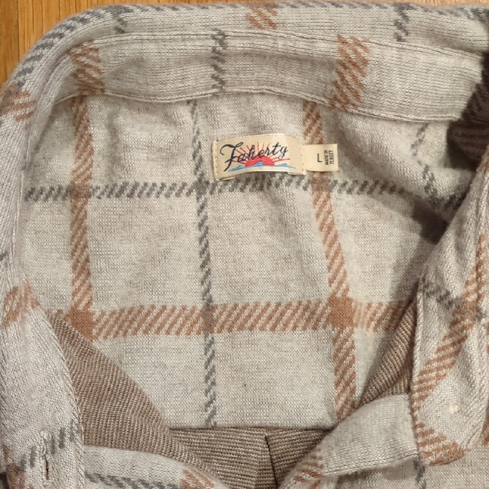 Faherty Legend Sweater Shirt Women Large Cream Gray Plaid Cabin Casual Flannel - Picture 3 of 5